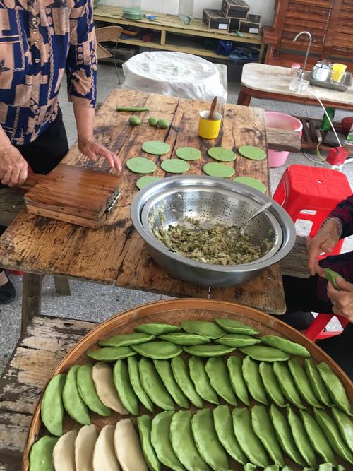 湖北南漳清河管理区农家乐手工绿豆皮制作