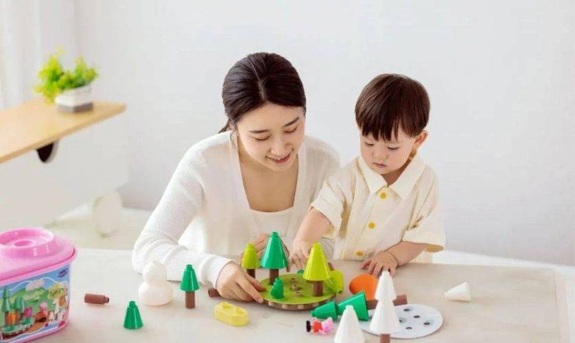 宝妈在家带娃用超级宝贝APP做早教场景图