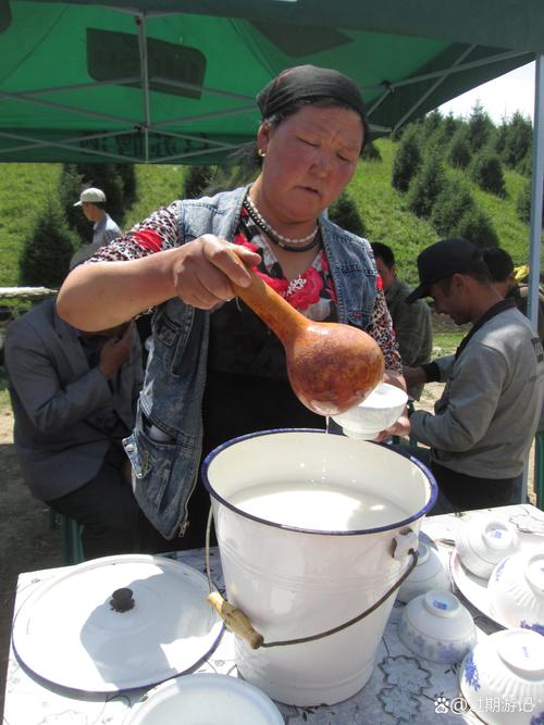 喀纳斯老村手工奶制品摊位