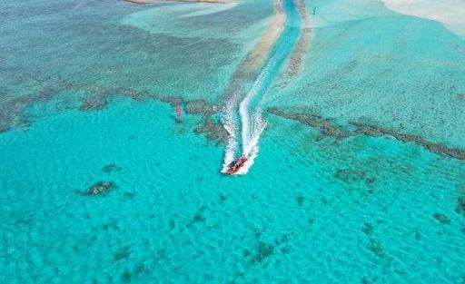 全富岛退潮后浅滩珊瑚沙贝壳痕