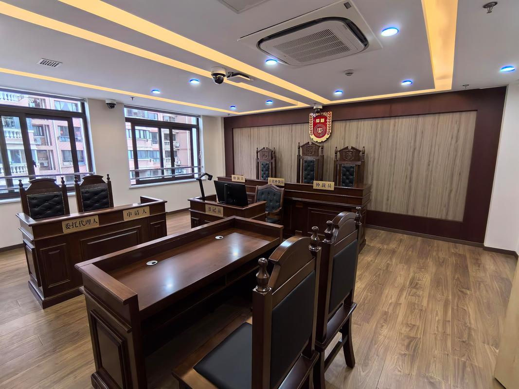 劳动仲裁律所接待咨询现场办公桌场景图