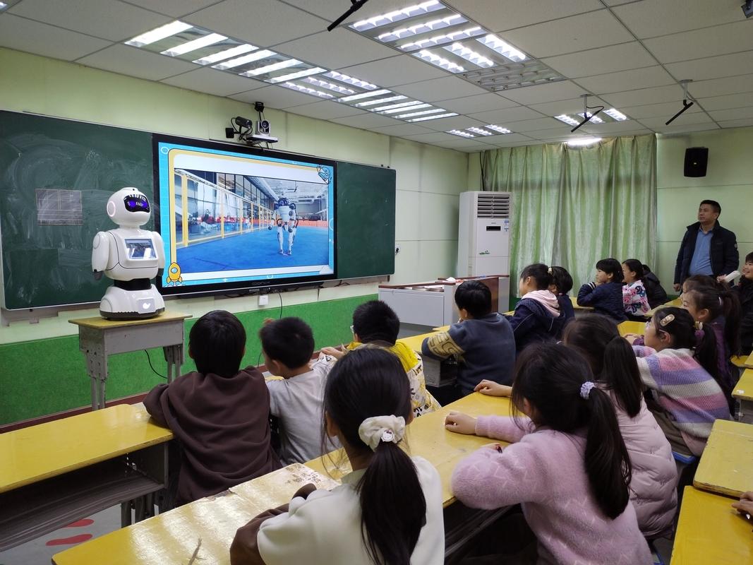 智慧课堂学生小组互动答题投屏图