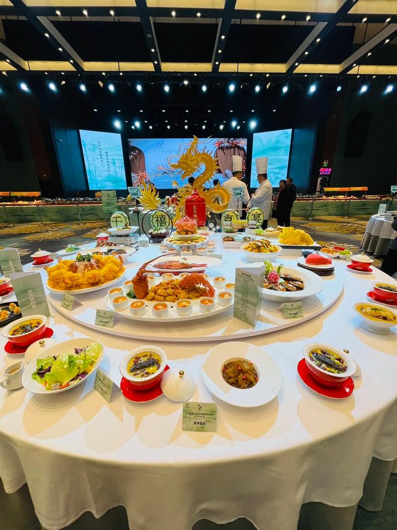 宴会厅婚礼精美位上菜品摆盘特写