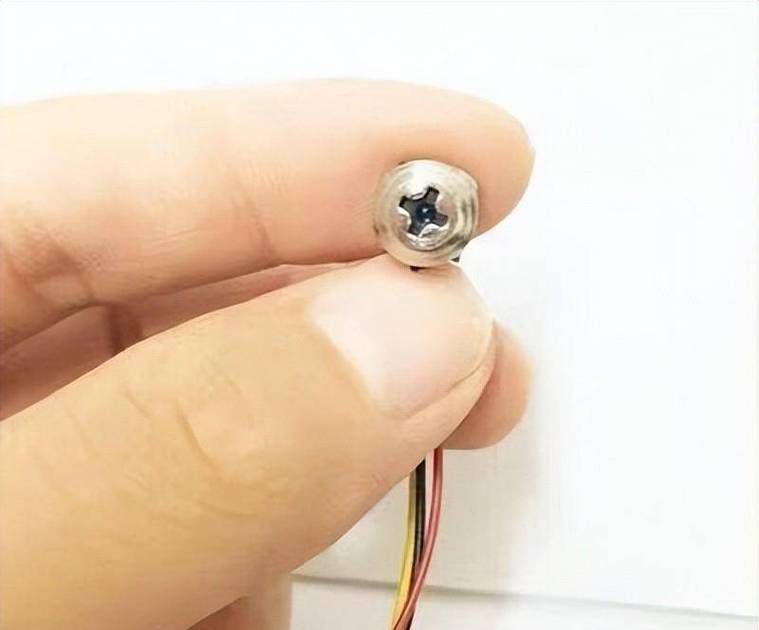 商用写字楼吊顶隐藏针孔摄像头实拍