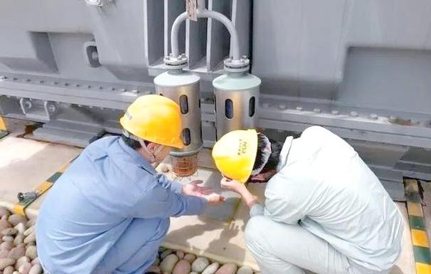 变压器绝缘油色谱分析取样现场