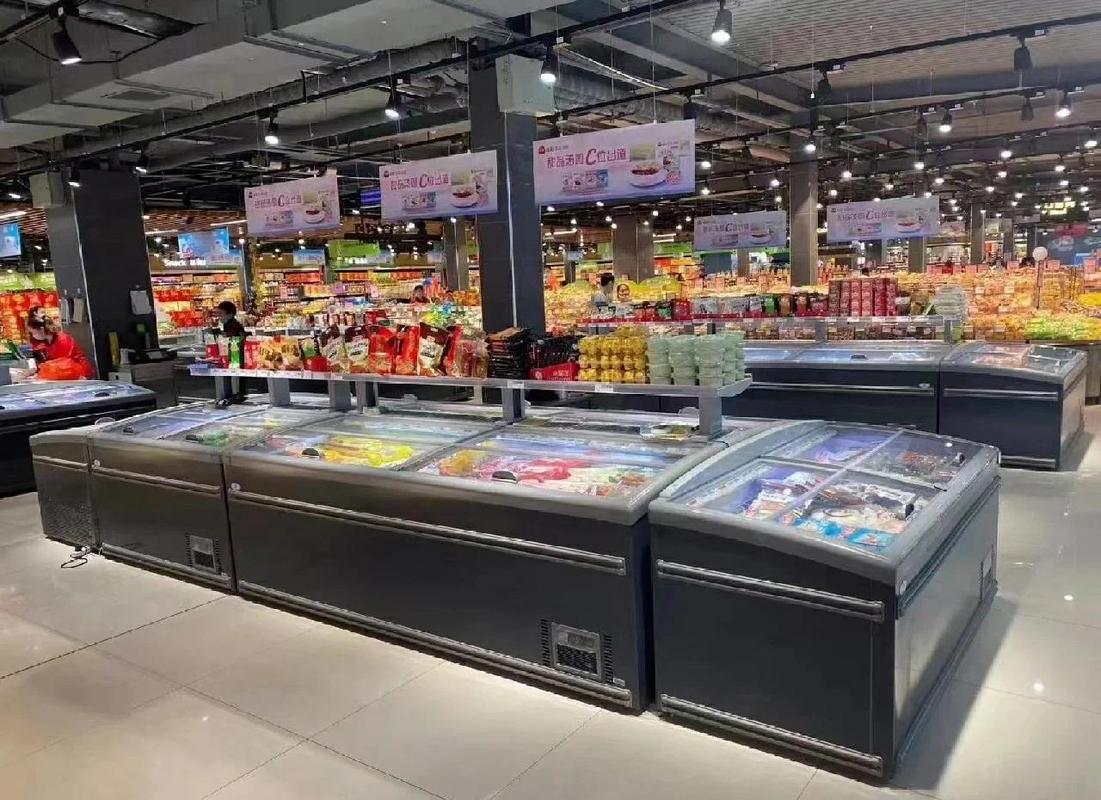 便利店冷藏区鲜食品柜实拍