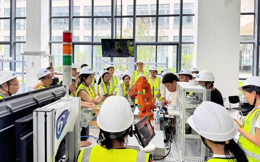 增强现实辅助工业新员工装配培训现场