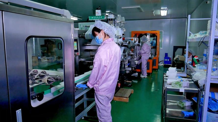 母婴用品代工厂消毒作业现场实拍