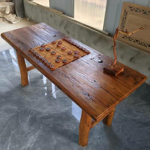 老家属院楼下棋牌室木质茶桌