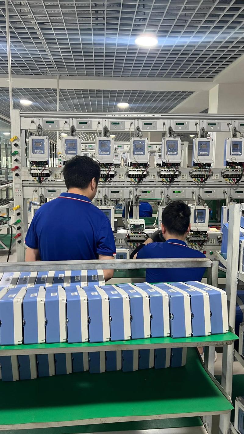 工厂能源管理数据采集现场智能电表安装