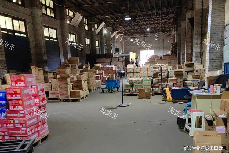 去厂家实地考察，我直接钻进售后仓库