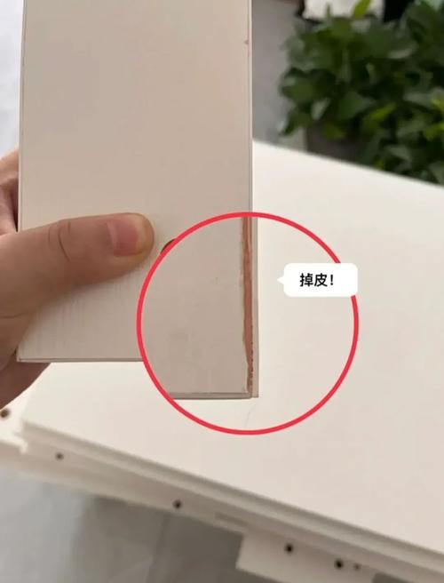 定制柜体翘边发霉封边缺陷实拍图