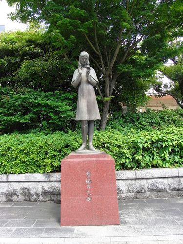 广岛和平纪念公园佐佐木祯子雕像纸鹤