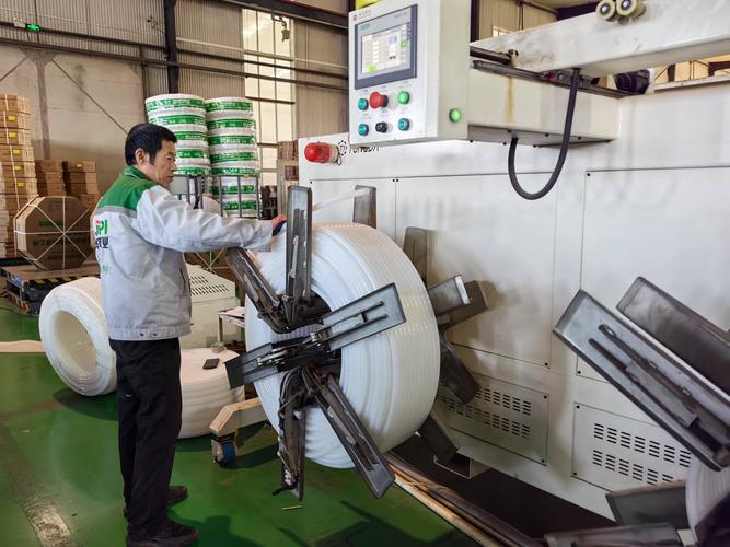 车间挤出机生产塑料软管实时壁厚检测工位