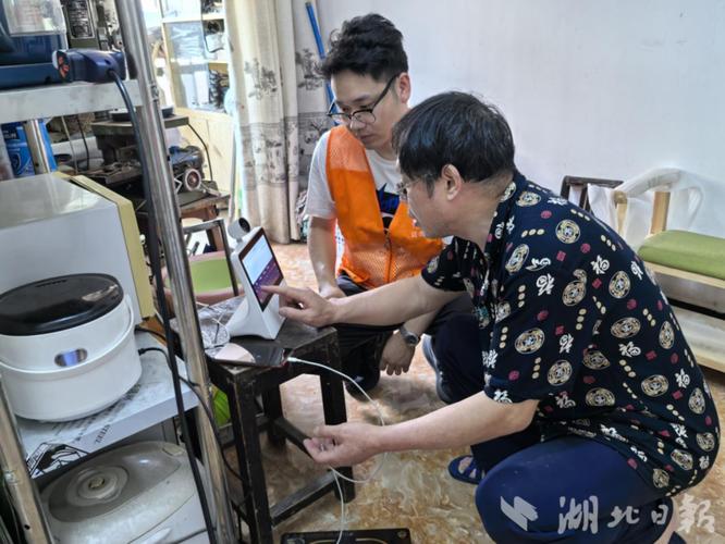 科研团队入户调研视障用户设备使用场景
