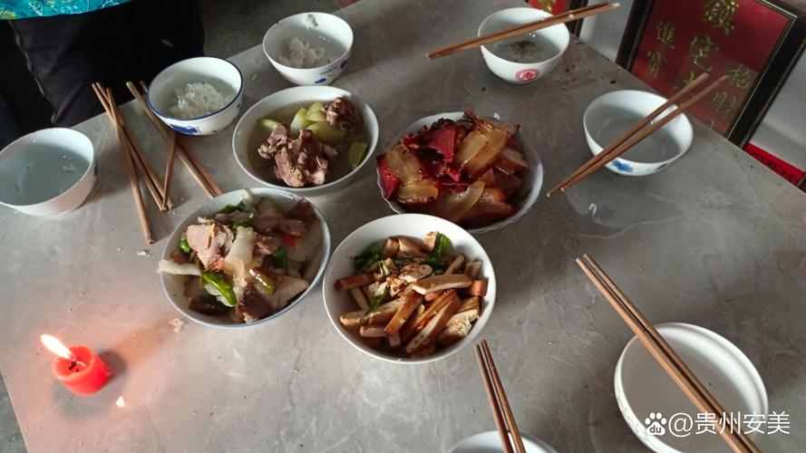 南漳太坪村农家院腊肉餐桌