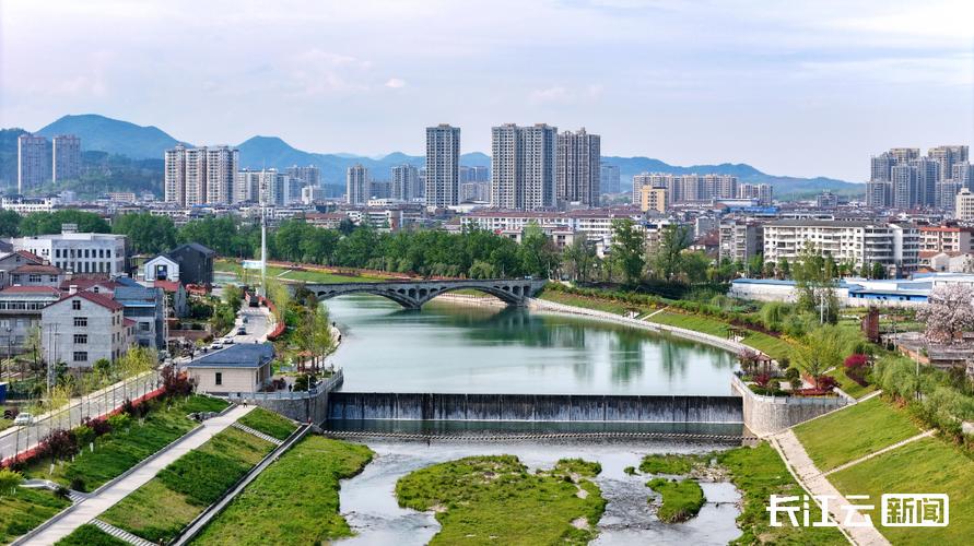 南漳武安镇蛮河沿岸徐庶荐诸葛坡地稻田实景