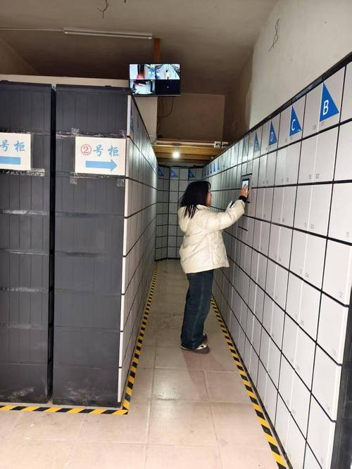 南京公租房小区楼下的便民快递柜