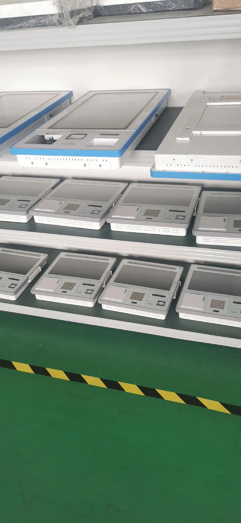机加工车间机床旁壁挂式车间现场采集终端实拍