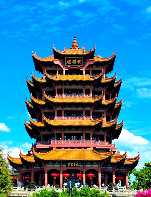 黄鹤楼顶层俯瞰长江武汉段景色