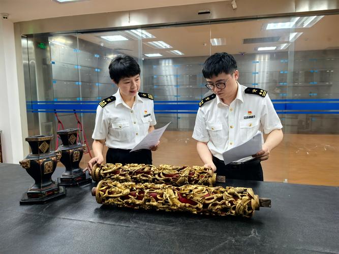 文物部门办理出土文物移交手续现场