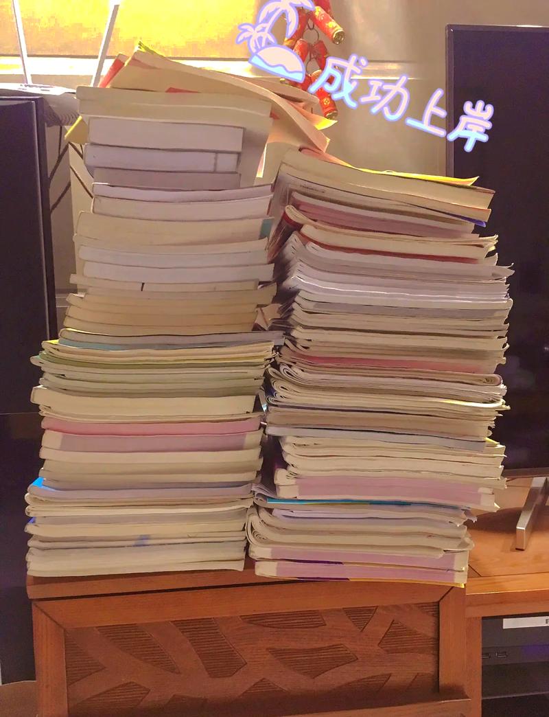 被翻烂的备考笔记本和教辅书