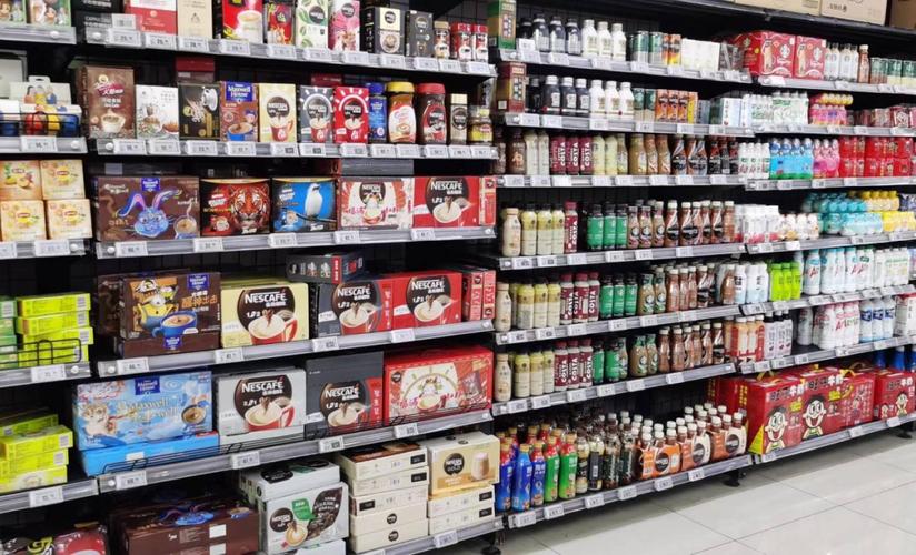国内商超零售区咖啡液产品陈列图