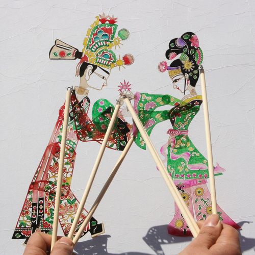 湖北南漳非遗牛皮皮影雕刻成品展示