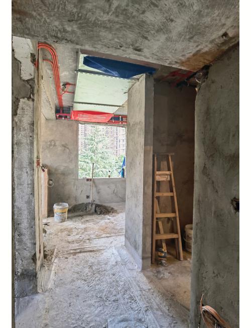 老房翻新家装零售墙面整改施工现场