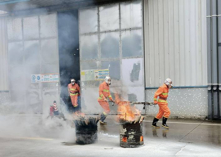 喷涂流水线粉尘爆炸隐患现场