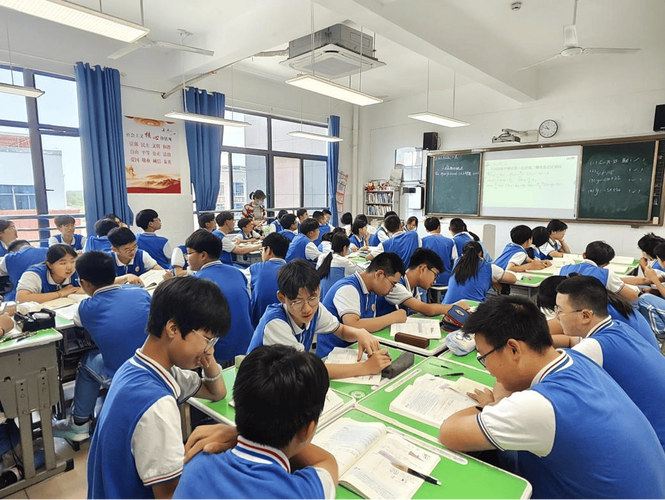教室灵活分组差异化教学合作学习