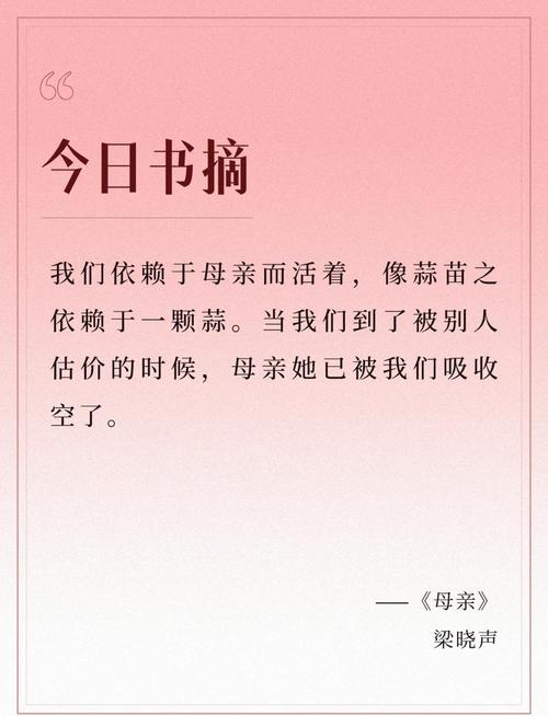 一位母亲在深夜台灯下阅读原生家庭书籍