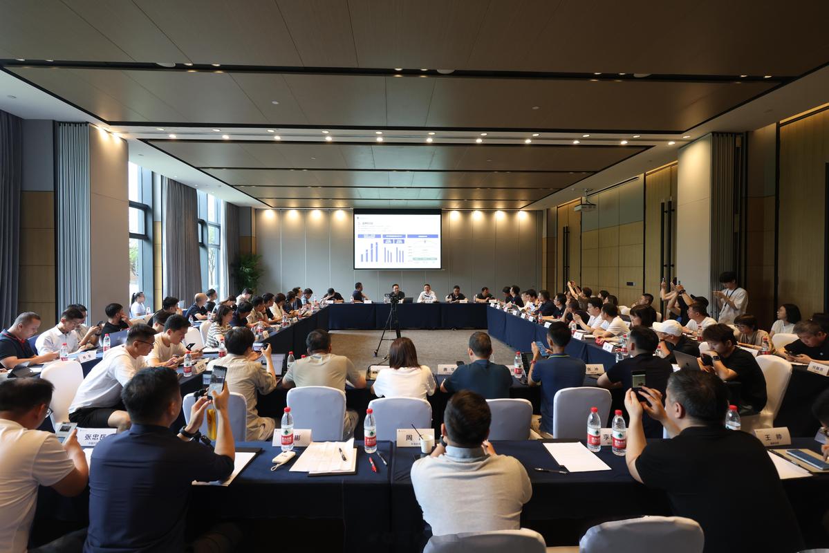 企业中层跨部门目标对齐会议现场实拍图