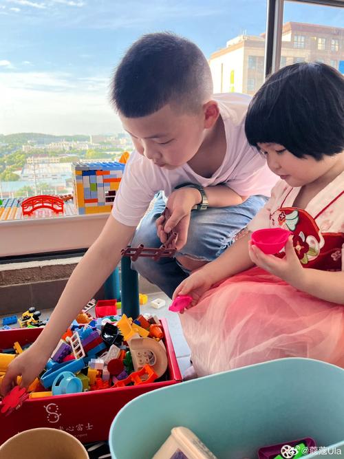 姐姐榜样:为什么我家5岁姐姐带大的老二,比同龄娃机灵半年?-超级宝贝