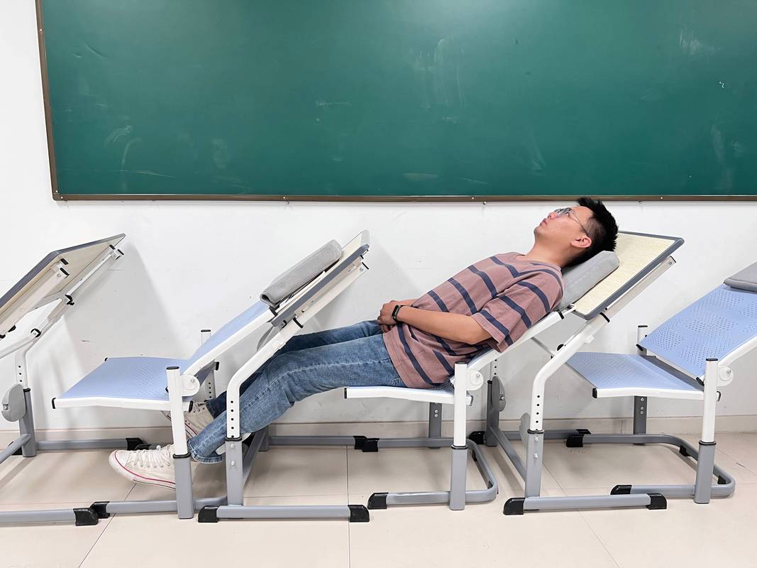 中学教室学生正确趴桌午睡姿势示意图
