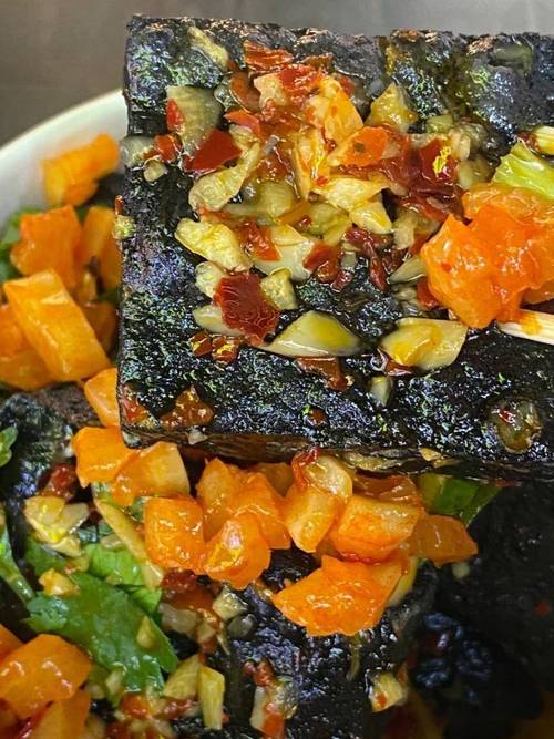 刚炸好的长沙臭豆腐外酥里嫩截面