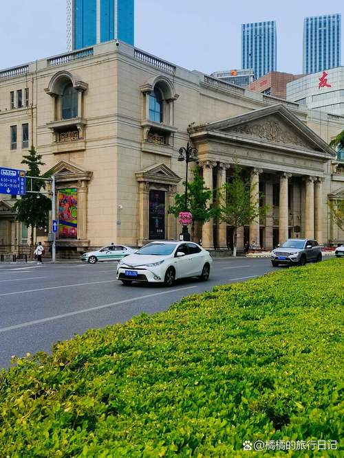 中山广场历史建筑光影