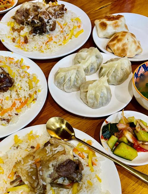 阿勒泰景区手抓饭热量分析