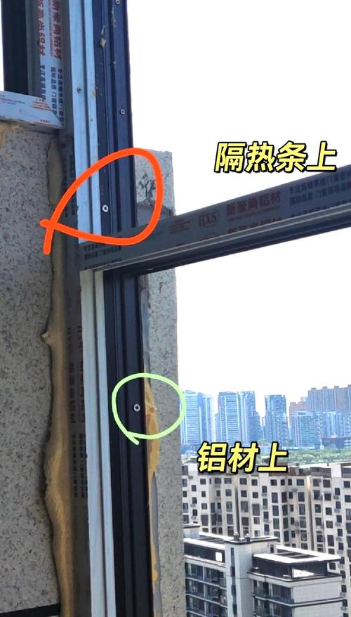 铝合金门窗安装膨胀螺栓位置示意图