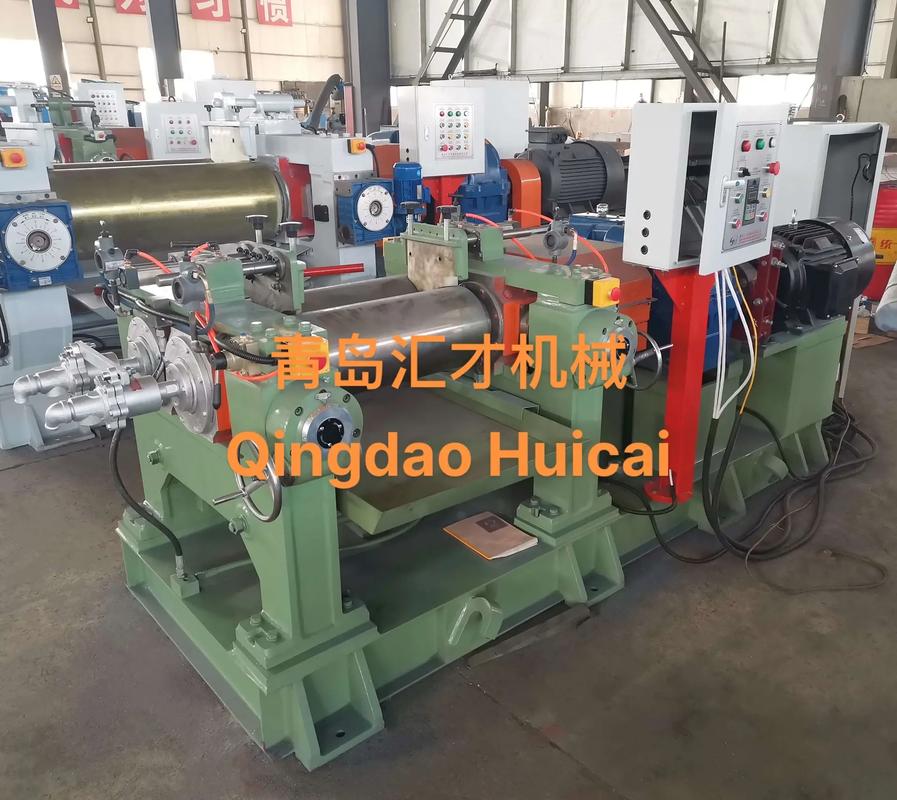 橡胶机械厂家工程师上门调试炼胶生产设备