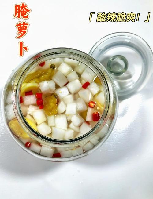 家庭厨房玻璃罐腌萝卜过程实拍