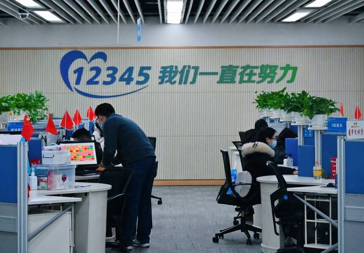 12348公共法律服务热线接线员工作现场