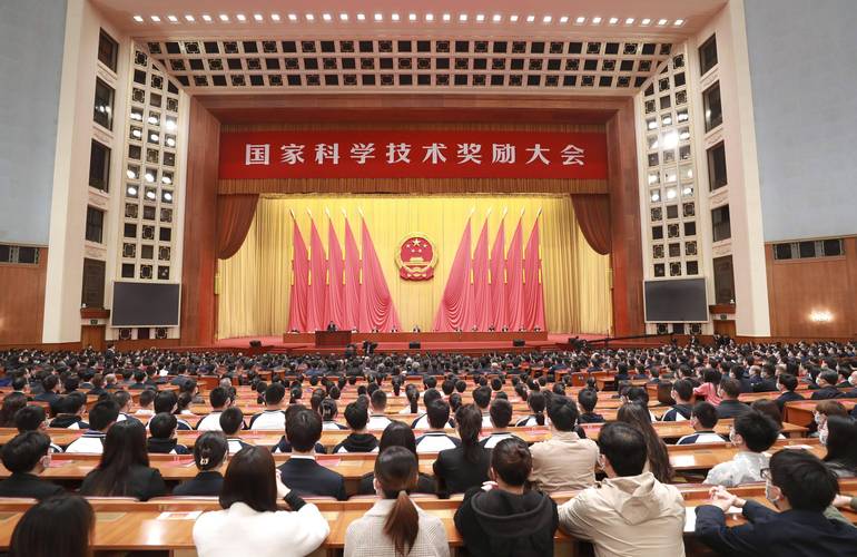 国家科学技术奖励大会颁奖现场热闹场面