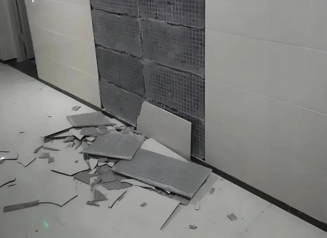 卫生间墙砖空鼓脱落修补现场