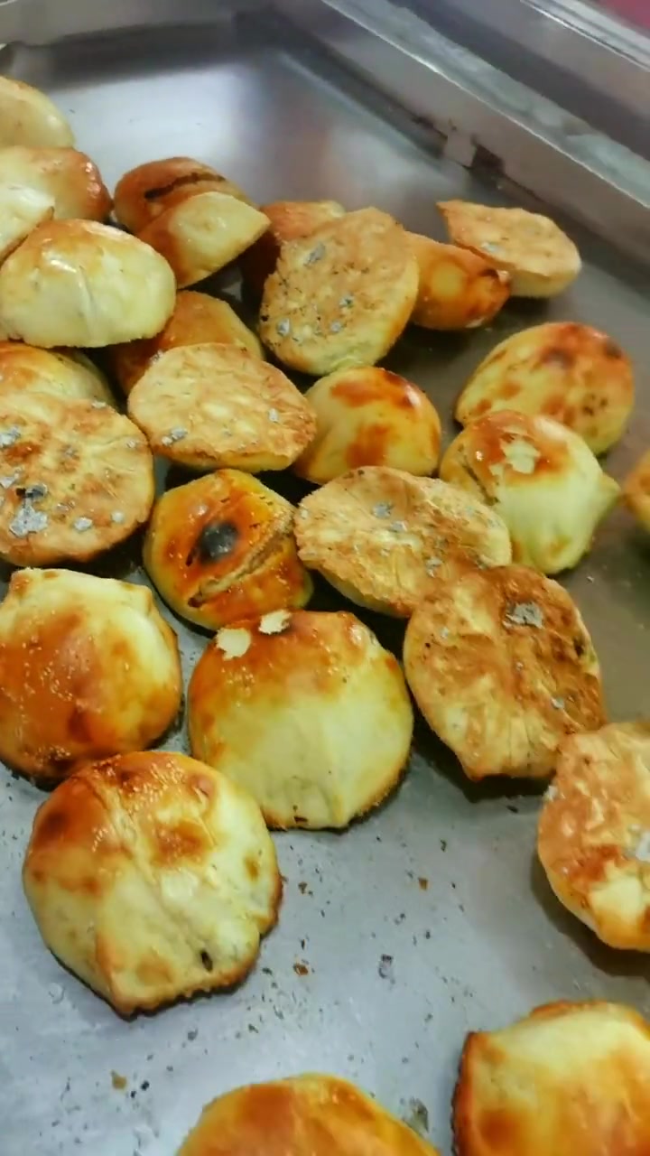 喀什酒店早餐烤包子特写