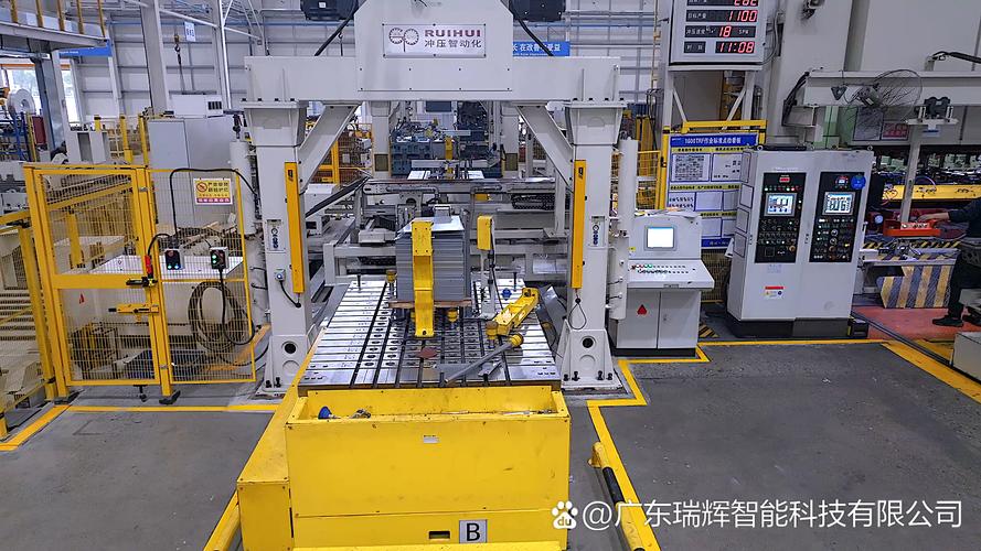 汽车零部件厂安装完成的桁架机器人上下料生产线