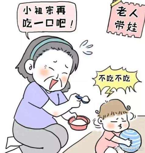 老人追着孩子喂饭画面