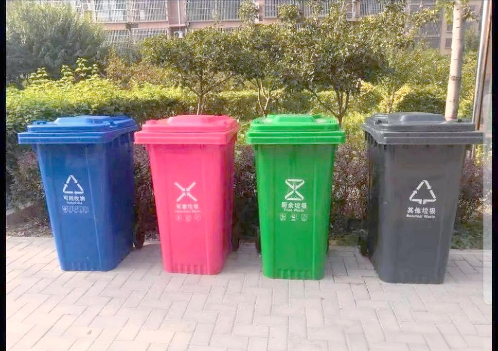 城市小区垃圾分类四分桶投放实景