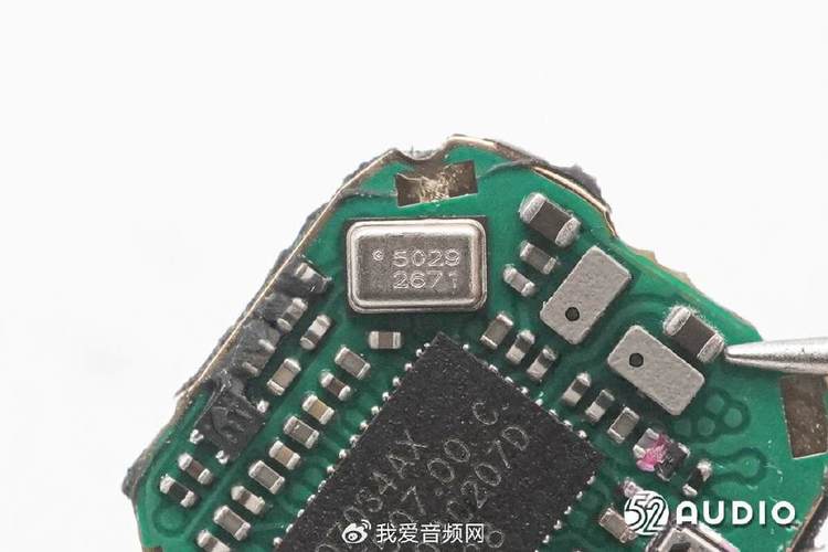 不同价位无线耳机拆解芯片对比图