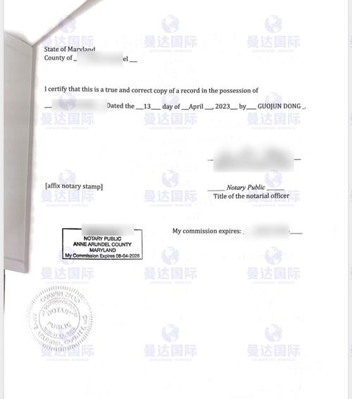 留学生学历认证材料清单堆叠放在桌上